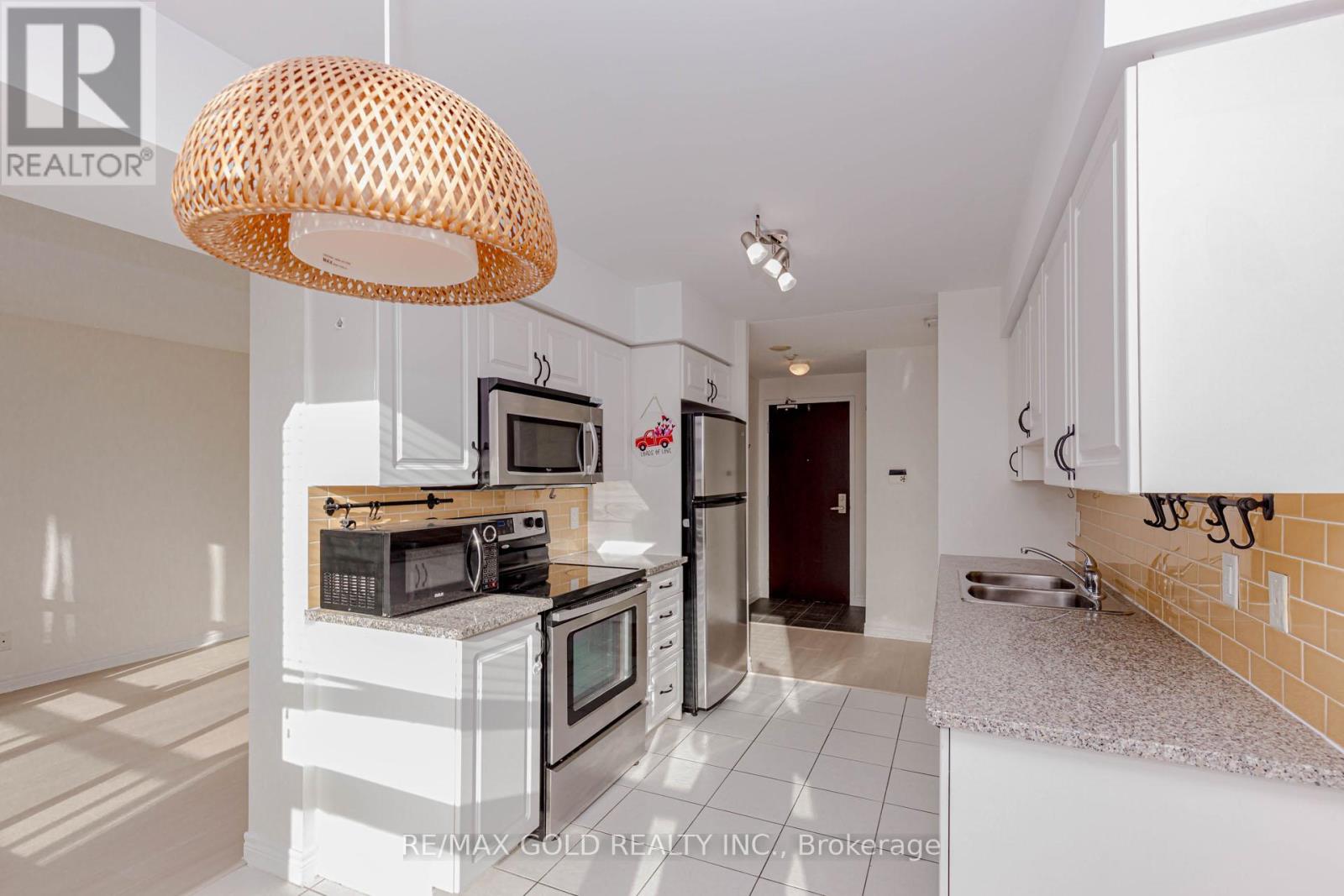 1507 - 208 Enfield Place, Mississauga, Ontario L5B 0B8 - Photo 19 - W12603224