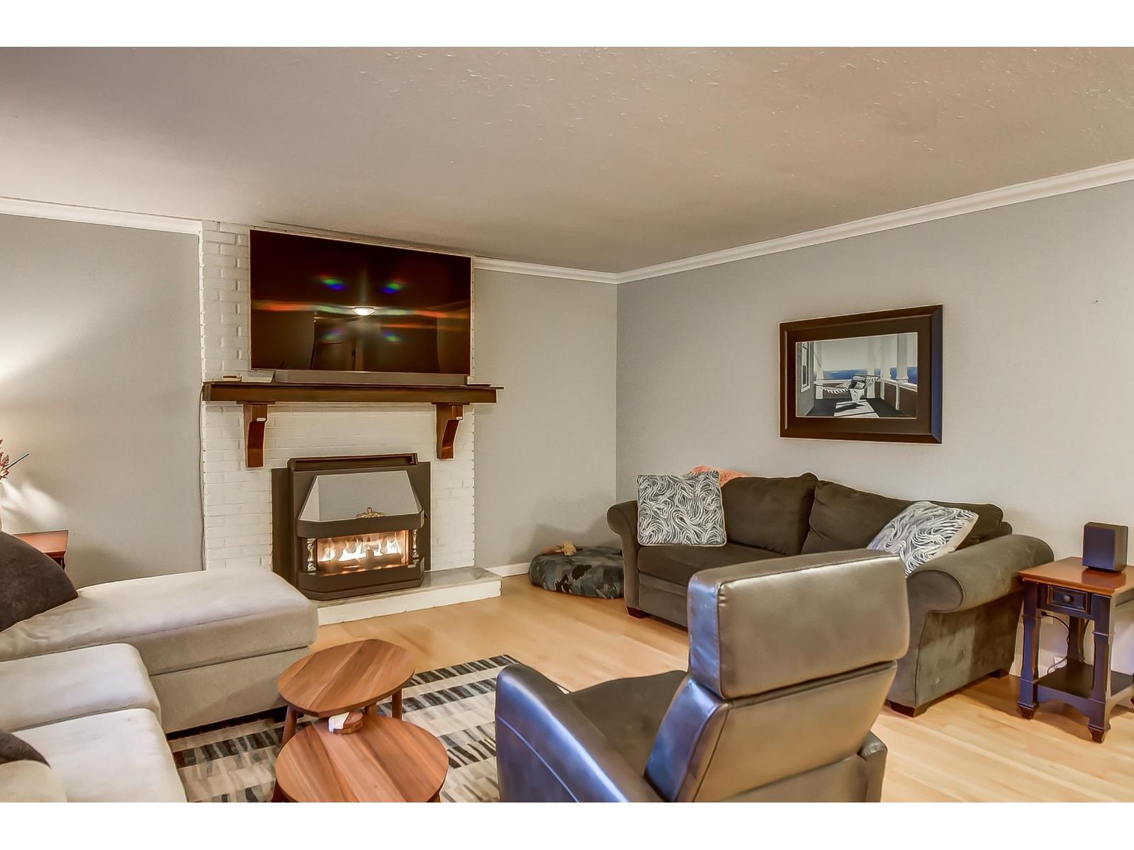 19735 48 Avenue, Langley, British Columbia V3A 3L2 - Photo 4 - R3069687