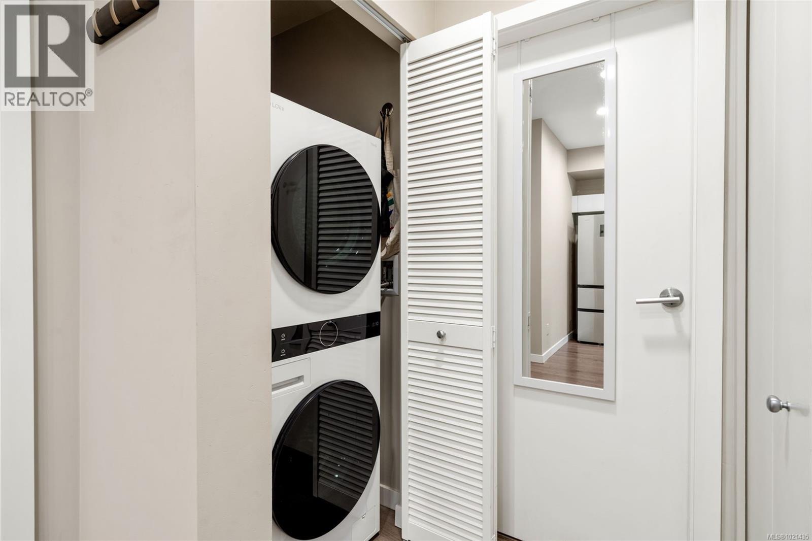 404 767 Tyee Rd, Victoria, British Columbia  V9A 0G5 - Photo 15 - 1021435