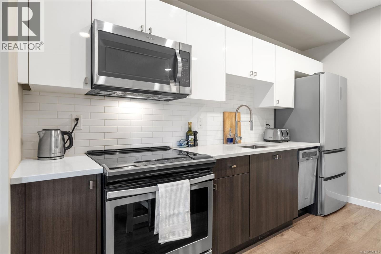 404 767 Tyee Rd, Victoria, British Columbia  V9A 0G5 - Photo 9 - 1021435