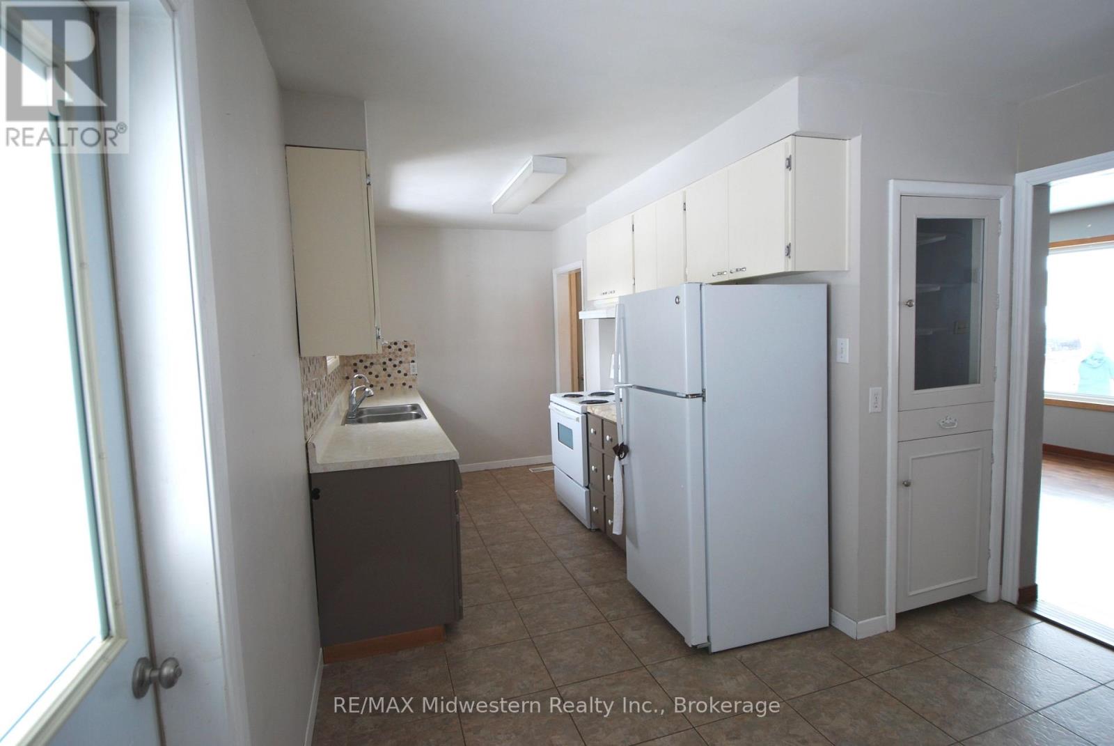 520 Princess Anne Street, Wellington North (Mount Forest), Ontario  N0G 2L3 - Photo 3 - X12610972