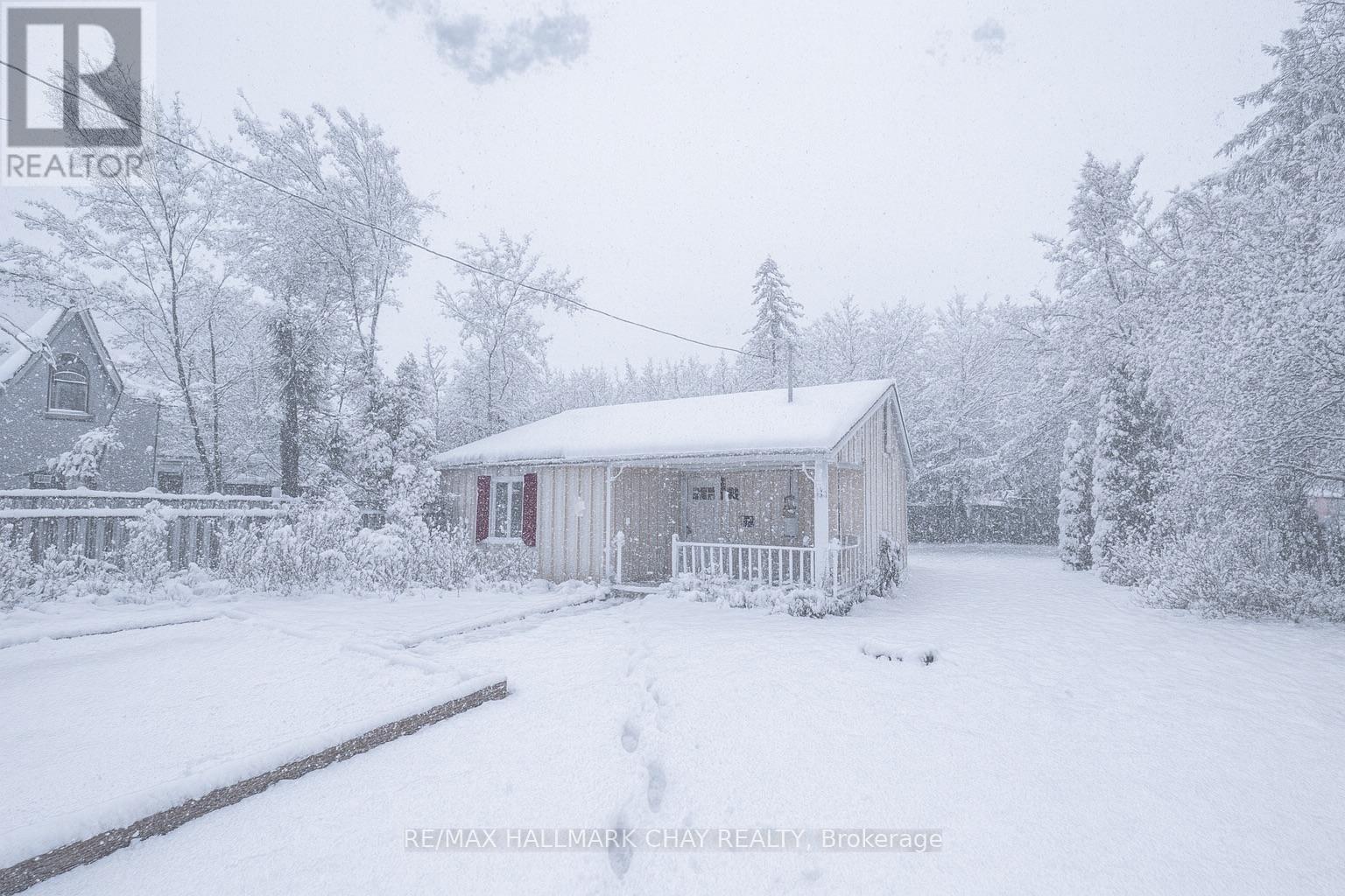 70 High Street, Barrie (Queen's Park), Ontario  L4N 1W4 - Photo 2 - S12366909