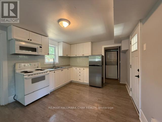 70 High Street, Barrie (Queen's Park), Ontario  L4N 1W4 - Photo 7 - S12366909