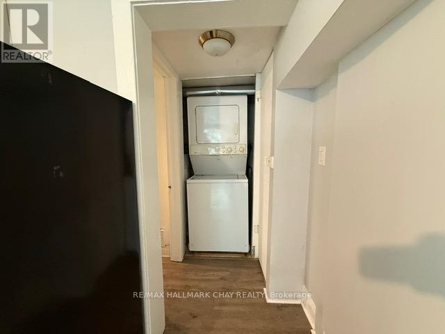 70 High Street, Barrie (Queen's Park), Ontario  L4N 1W4 - Photo 9 - S12366909