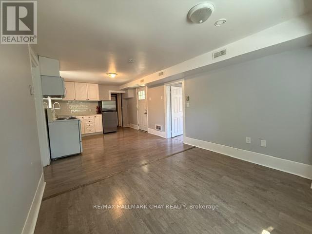 70 High Street, Barrie (Queen's Park), Ontario  L4N 1W4 - Photo 5 - S12366909