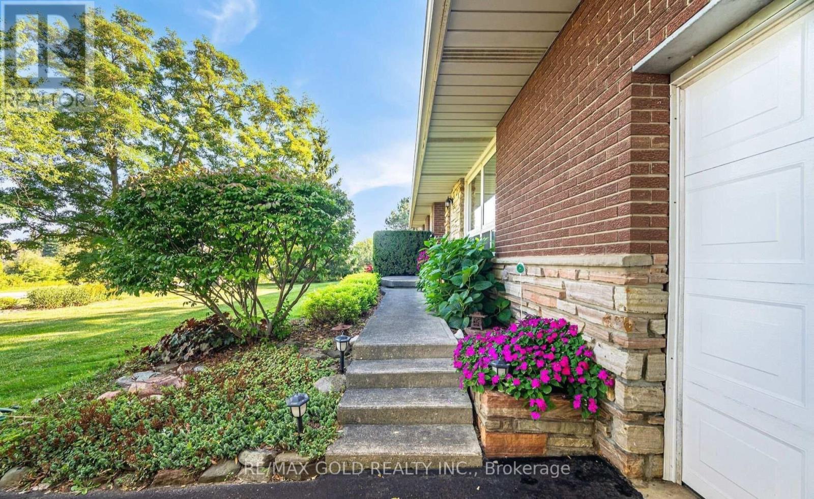 3173 Mayfield Road, Brampton, Ontario  L6Z 4P9 - Photo 3 - W12610998