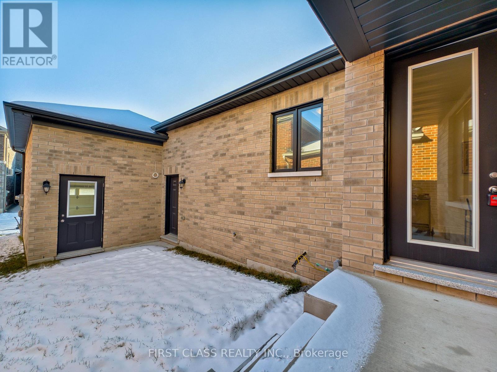 21 Albert Newell Drive, Markham, Ontario  L6B 1R8 - Photo 5 - N12613738