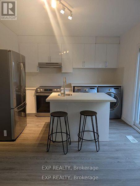 201 Garden Avenue, Georgina, Ontario  L4P 2L3 - Photo 11 - N12613746