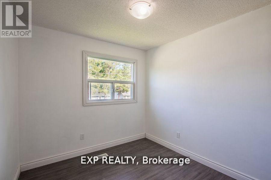 201 Garden Avenue, Georgina, Ontario  L4P 2L3 - Photo 2 - N12613746