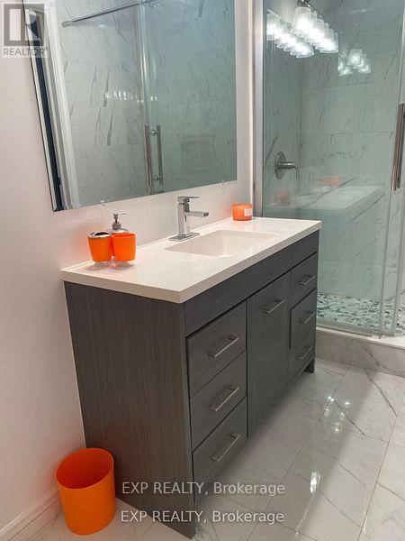 201 Garden Avenue, Georgina, Ontario  L4P 2L3 - Photo 7 - N12613746