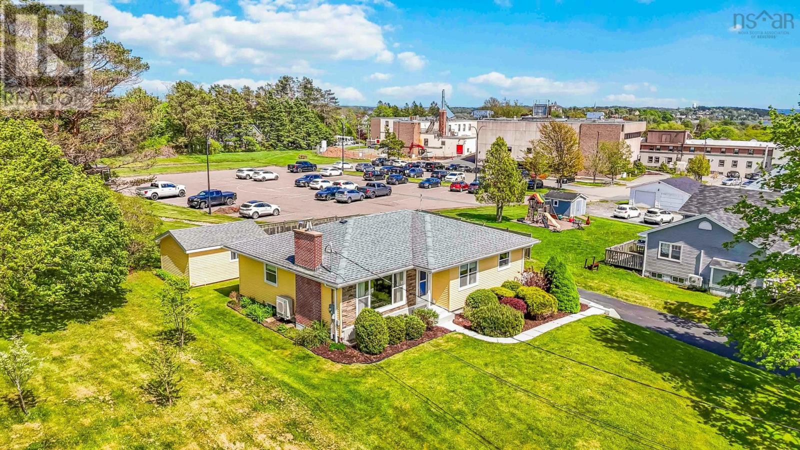 266 Green Street, Lunenburg, Nova Scotia  B0J 2C0 - Photo 2 - 202514060