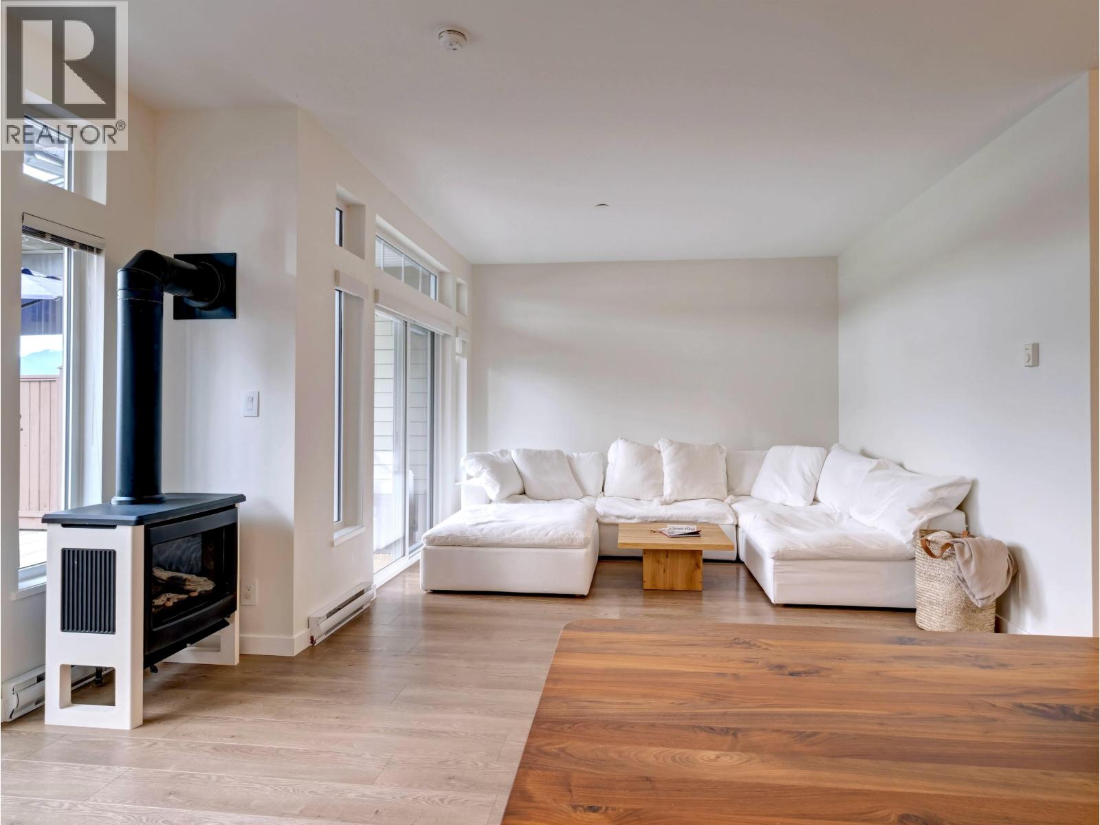 5917 Beachgate Lane, Sechelt, British Columbia  V7Z 0S3 - Photo 3 - R3065484