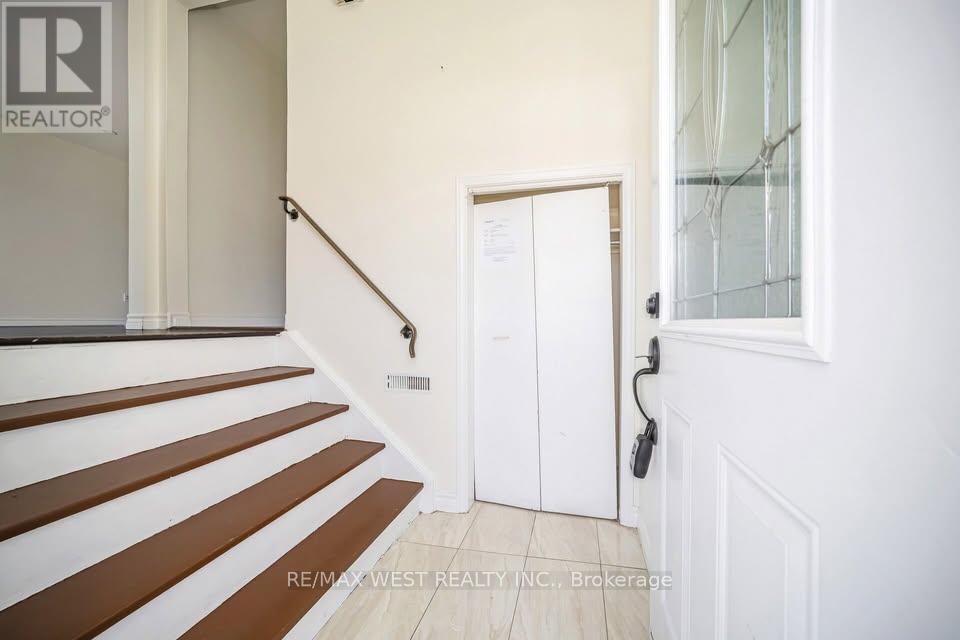 Upper Floor - 44 Fallway Road, Brampton, Ontario  L6V 3H2 - Photo 12 - W12613716