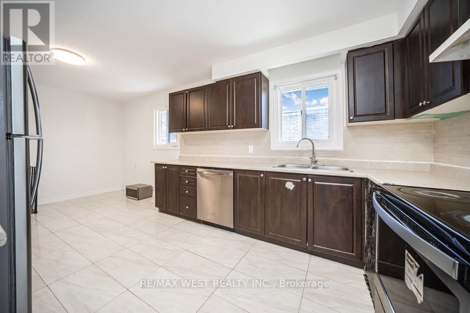 Upper Floor - 44 Fallway Road, Brampton, Ontario  L6V 3H2 - Photo 4 - W12613716