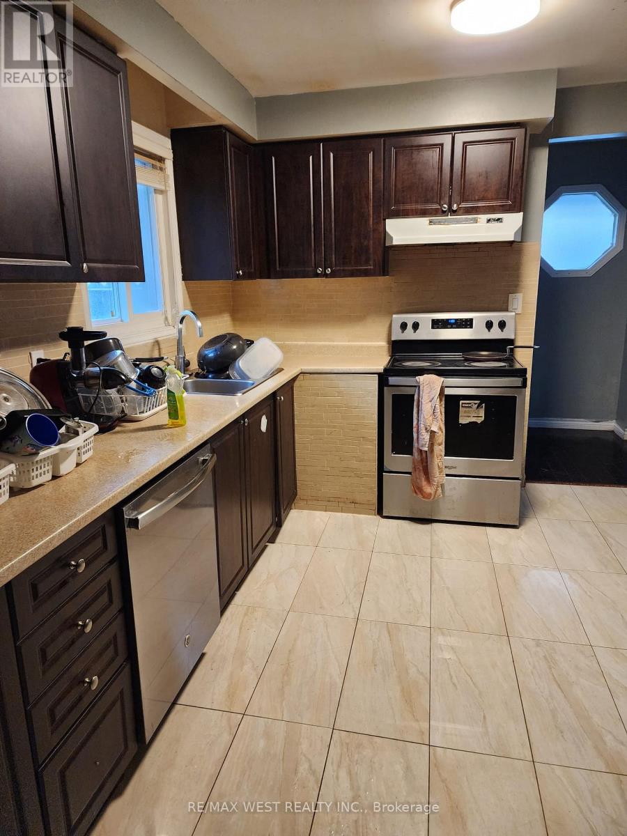 Upper Floor - 44 Fallway Road, Brampton, Ontario  L6V 3H2 - Photo 5 - W12613716