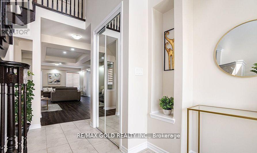 47 Stedford Crescent, Brampton, Ontario  L7A 4P5 - Photo 3 - W12613732