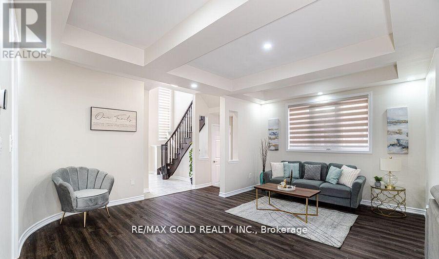 47 Stedford Crescent, Brampton, Ontario  L7A 4P5 - Photo 4 - W12613732