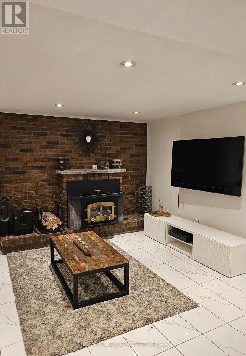 65 Vange Crescent, Toronto, Ontario  M9V 3N6 - Photo 2 - W12568558