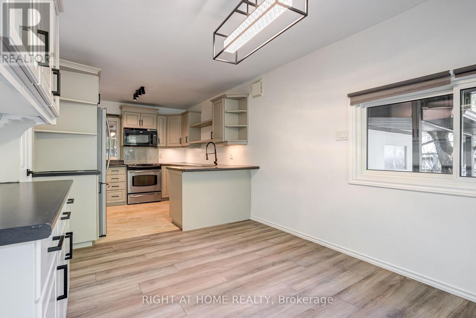 9 Belfast Court, St. Catharines, Ontario  L2R 1P3 - Photo 11 - X12613718