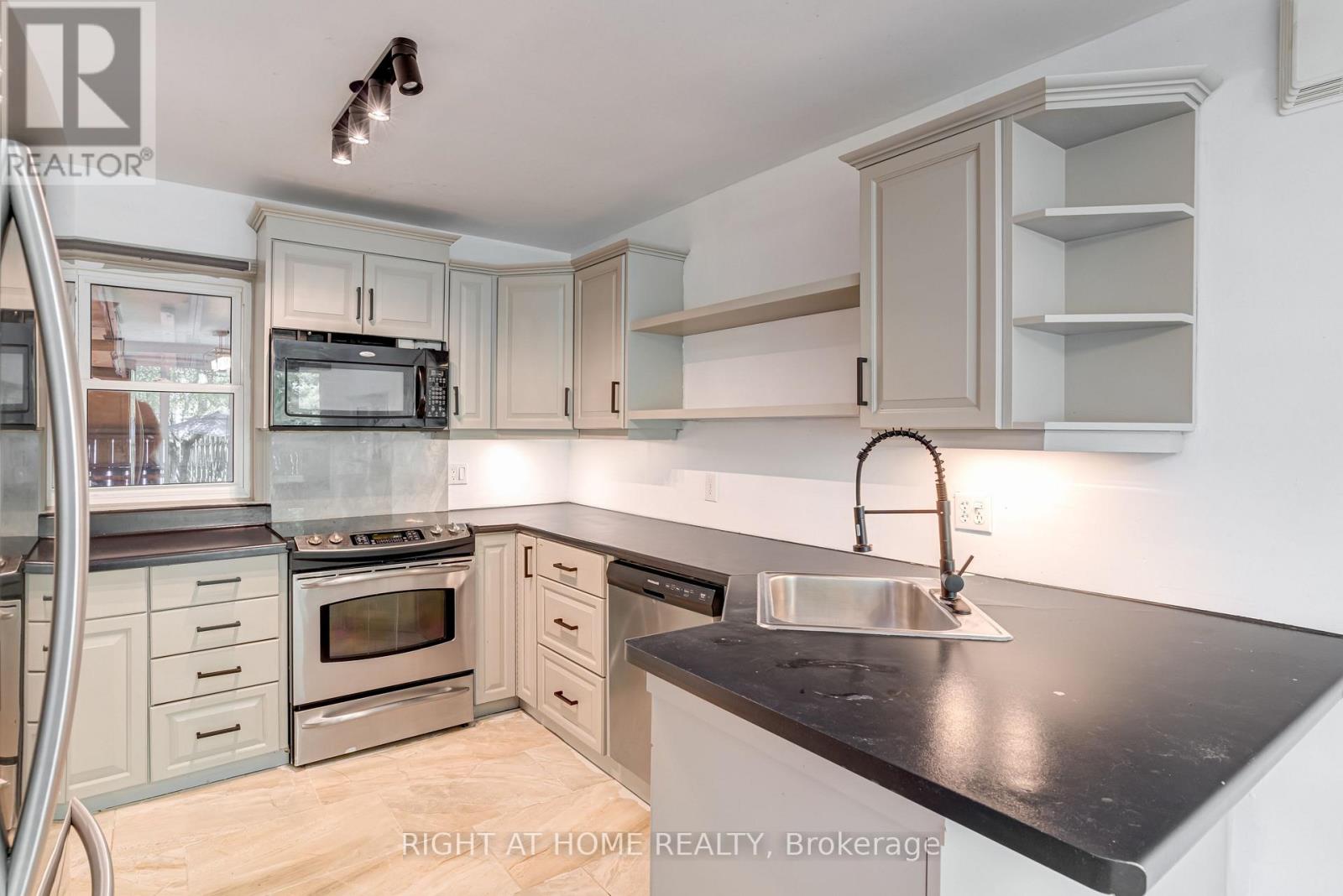 9 Belfast Court, St. Catharines, Ontario  L2R 1P3 - Photo 15 - X12613718