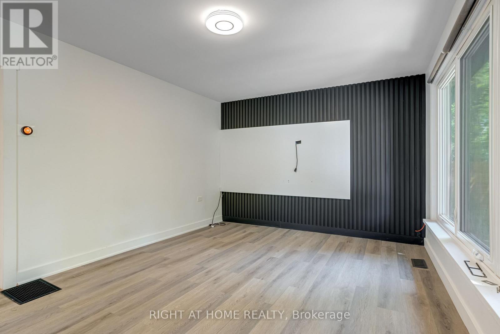 9 Belfast Court, St. Catharines, Ontario  L2R 1P3 - Photo 3 - X12613718