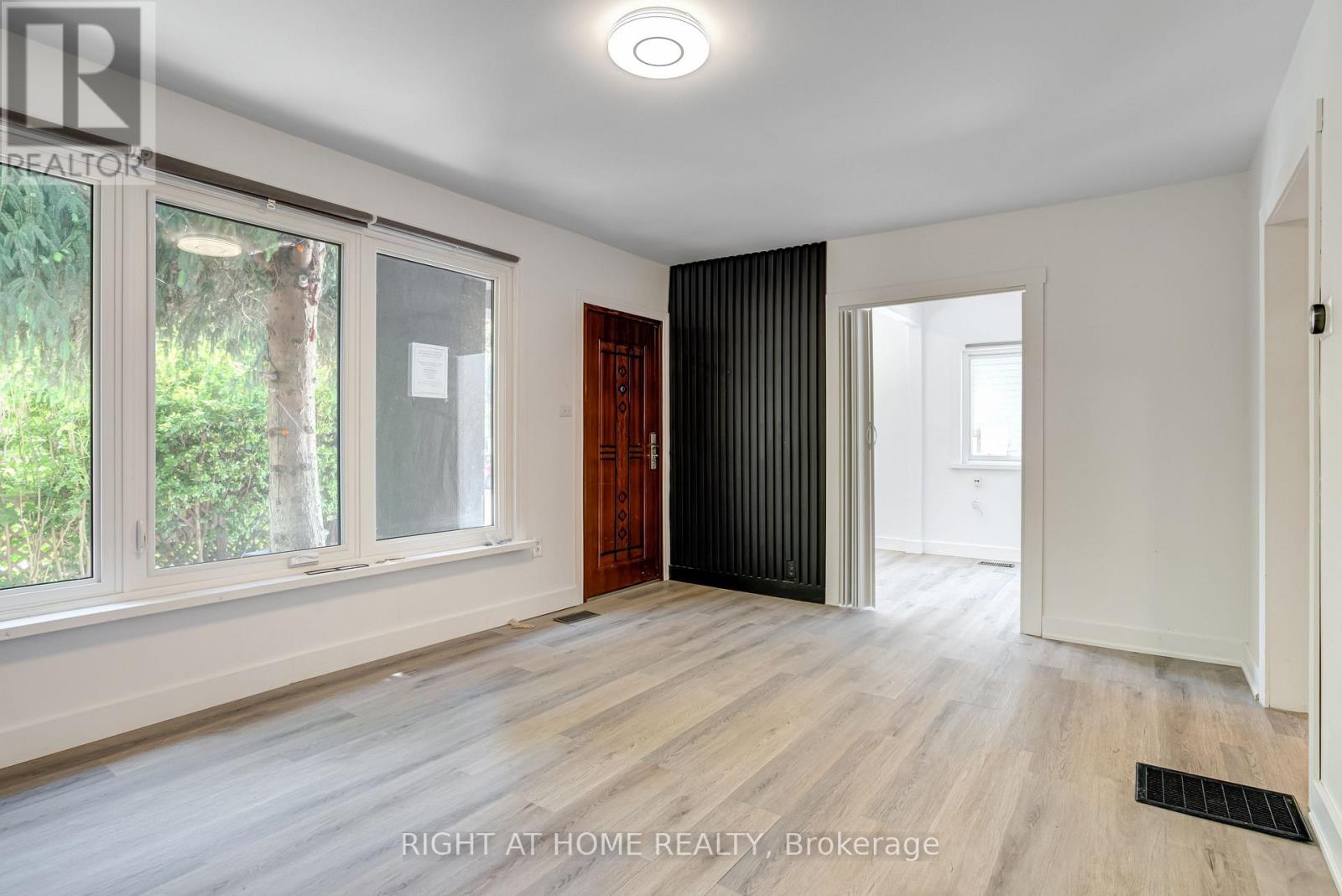 9 Belfast Court, St. Catharines, Ontario  L2R 1P3 - Photo 4 - X12613718