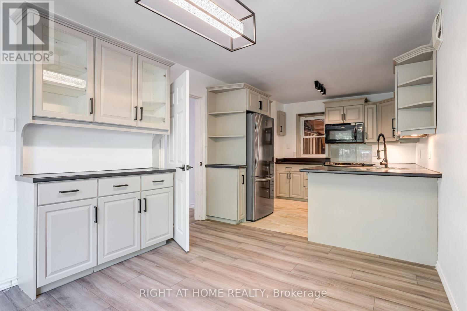 9 Belfast Court, St. Catharines, Ontario  L2R 1P3 - Photo 8 - X12613718