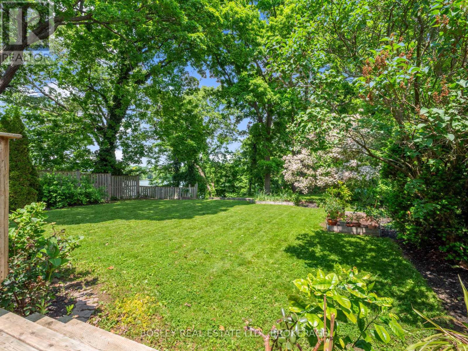 48 Henley Drive, St. Catharines, Ontario  L2N 4A9 - Photo 4 - X12440411