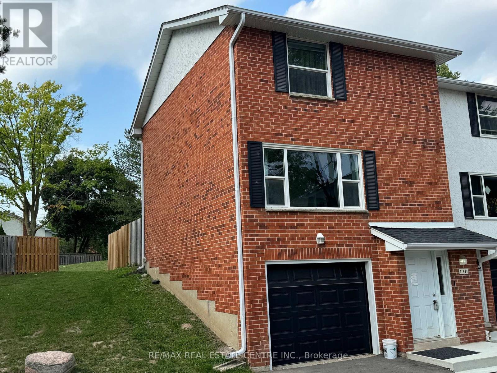 1 - 411 Keats Way, Waterloo, Ontario  N2L 5S7 - Photo 3 - X12465988