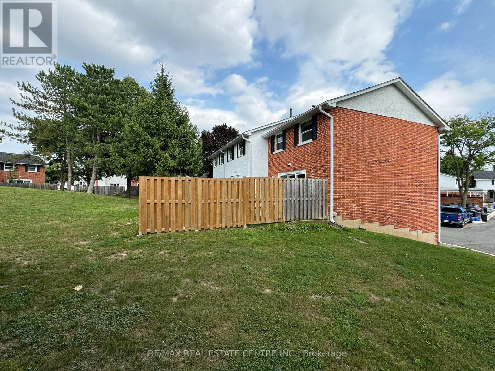 1 - 411 Keats Way, Waterloo, Ontario  N2L 5S7 - Photo 4 - X12465988