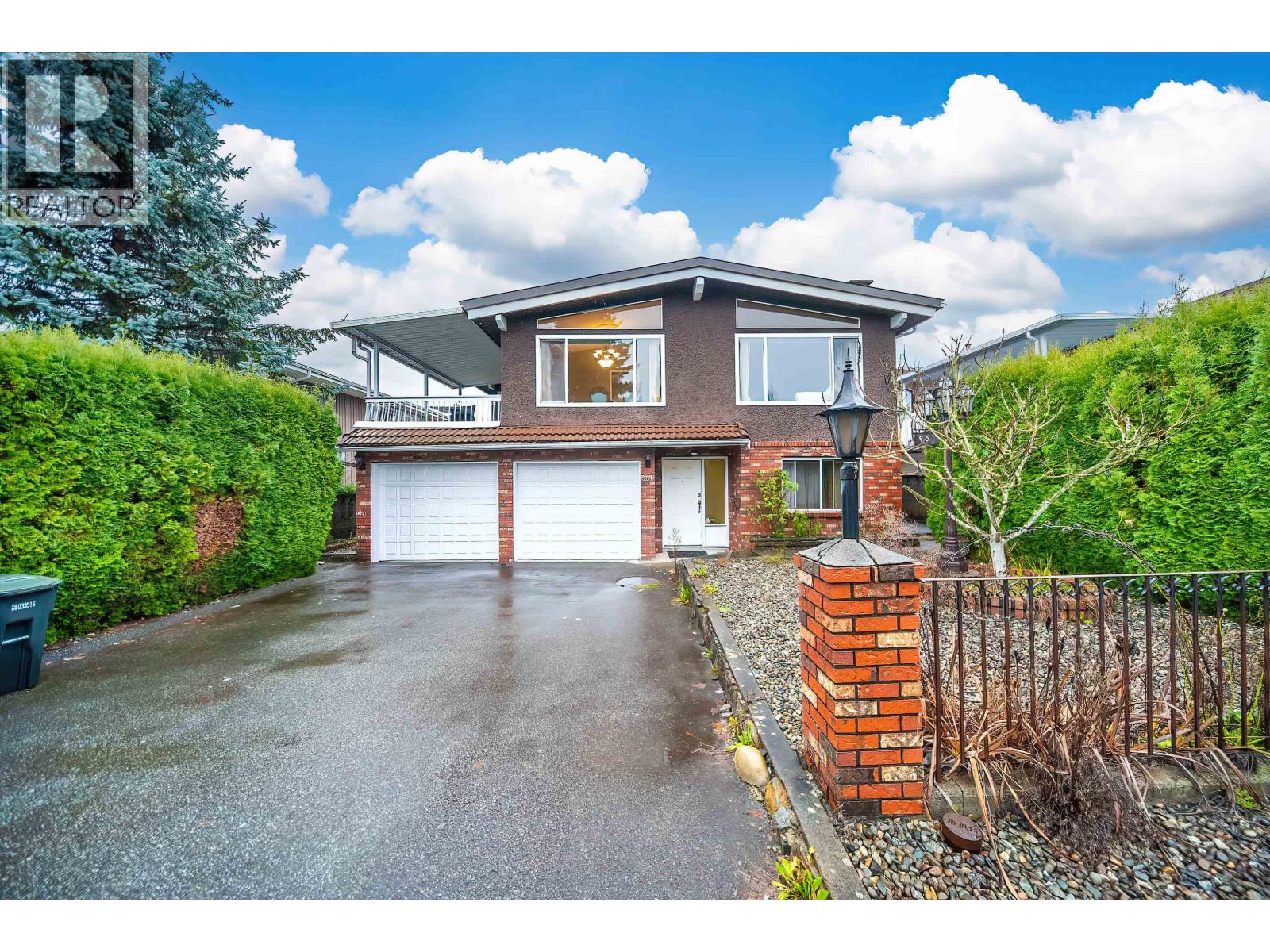 951 Everett Crescent, Burnaby, British Columbia V5A 2N6 - Photo 3 - R3070402