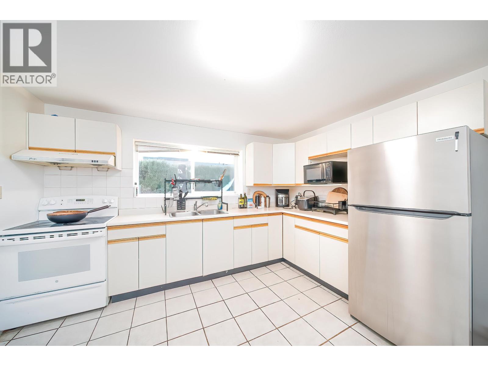 951 Everett Crescent, Burnaby, British Columbia V5A 2N6 - Photo 15 - R3070402