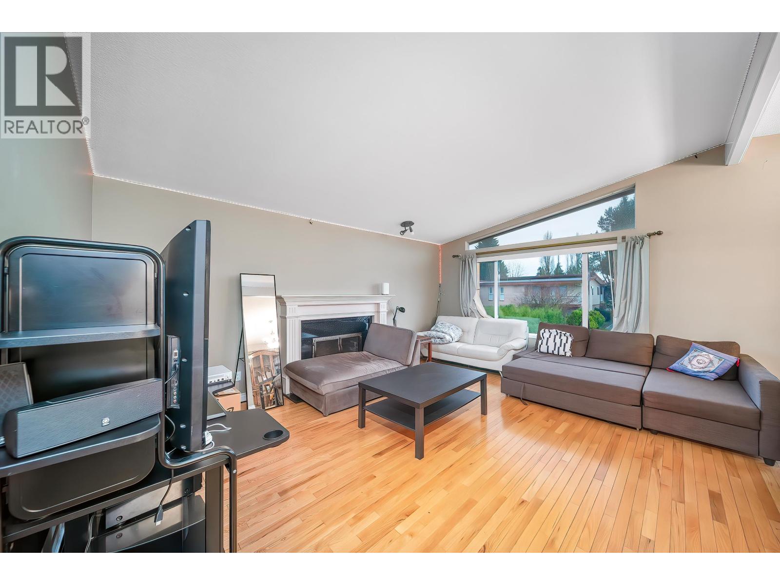 951 Everett Crescent, Burnaby, British Columbia V5A 2N6 - Photo 8 - R3070402