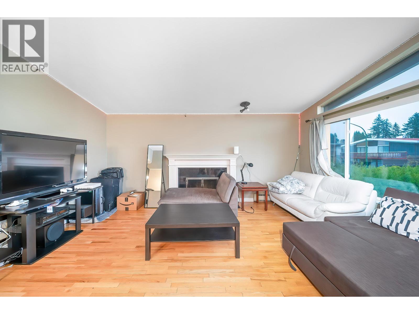 951 Everett Crescent, Burnaby, British Columbia V5A 2N6 - Photo 7 - R3070402