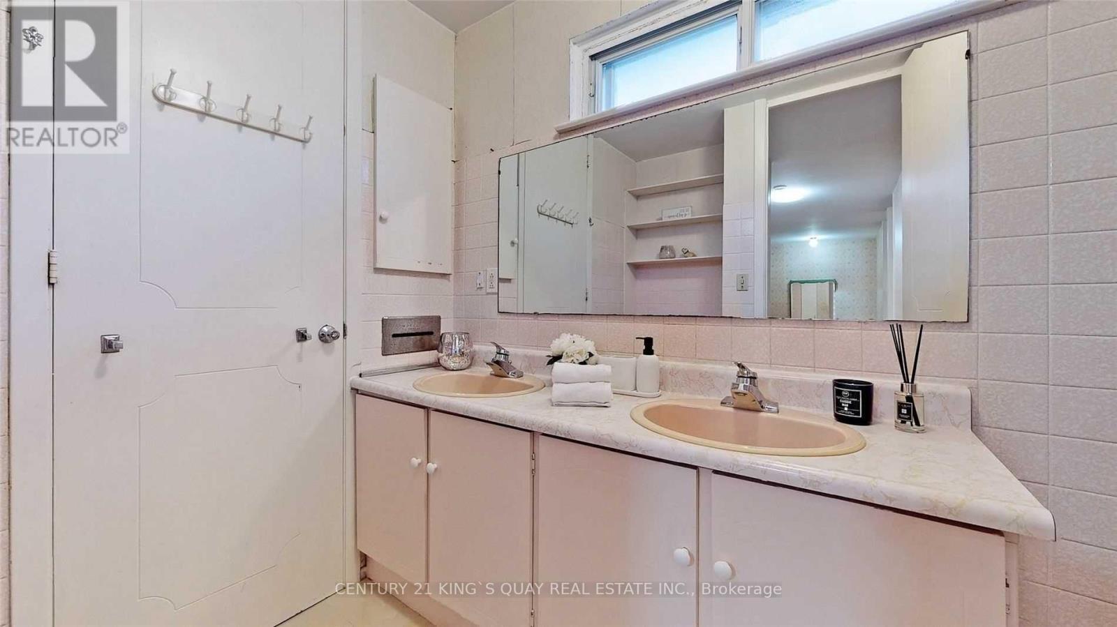 16 Kingslake Road, Toronto, Ontario  M2J 3C9 - Photo 17 - C12613818