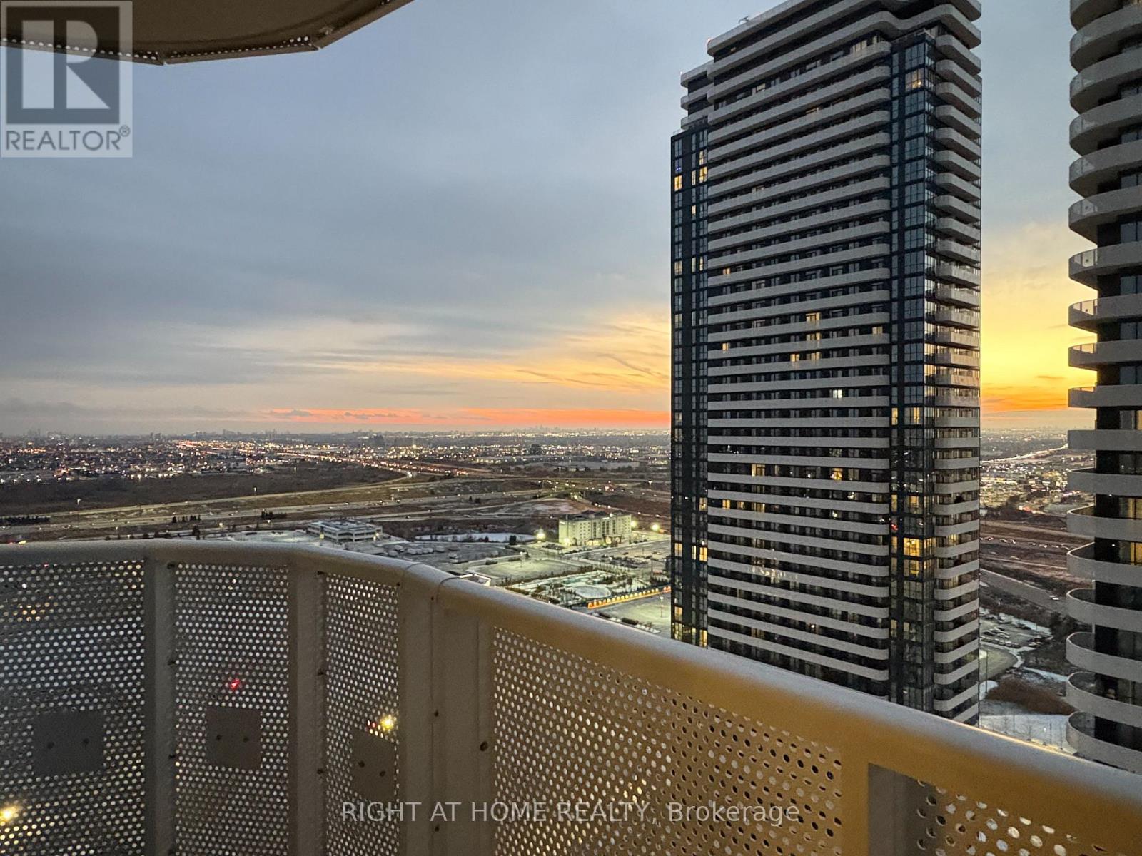 3215 - 8 INTERCHANGE WAY, Vaughan, Ontario