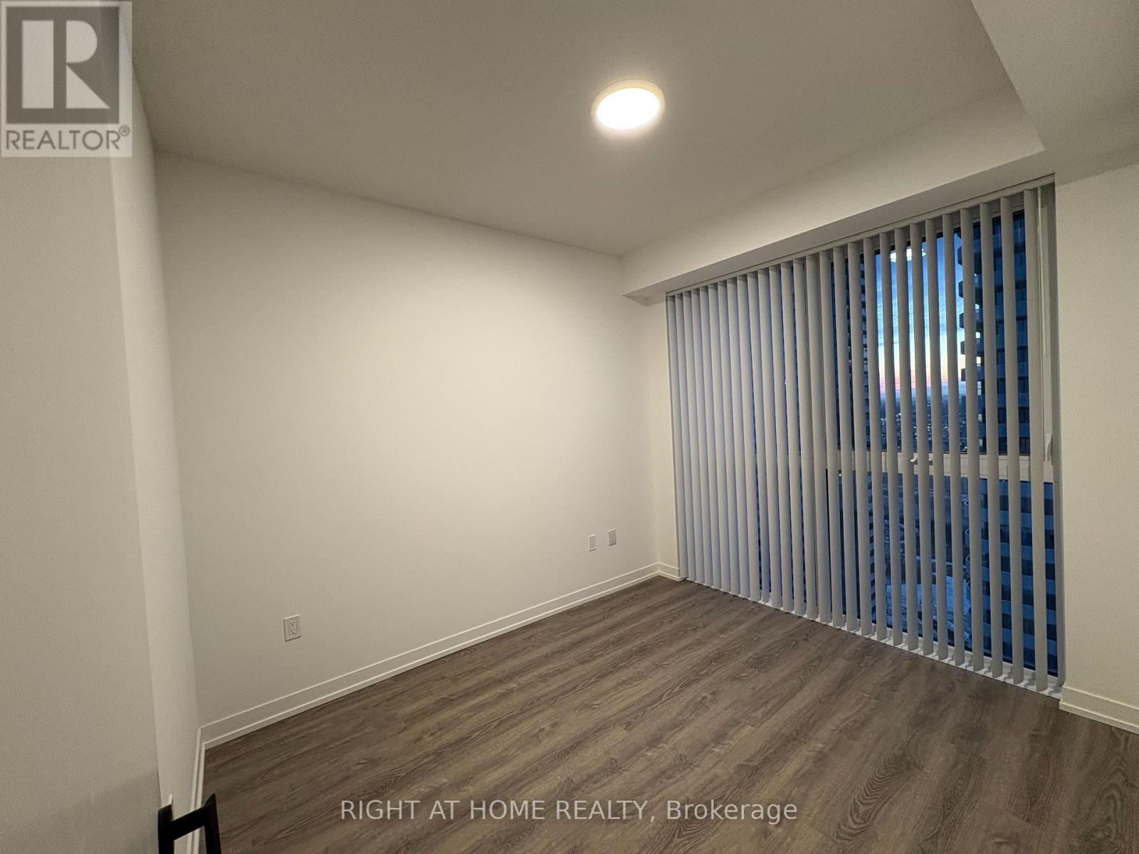 3215 - 8 Interchange Way, Vaughan, Ontario  L4K 0R2 - Photo 11 - N12613832