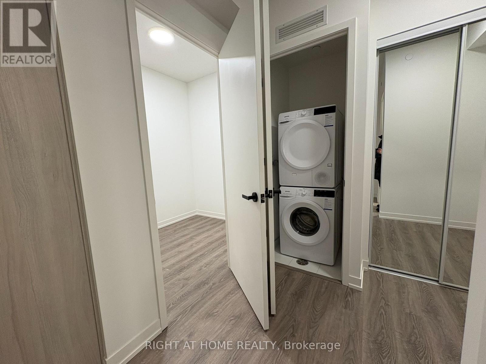 3215 - 8 Interchange Way, Vaughan, Ontario  L4K 0R2 - Photo 12 - N12613832