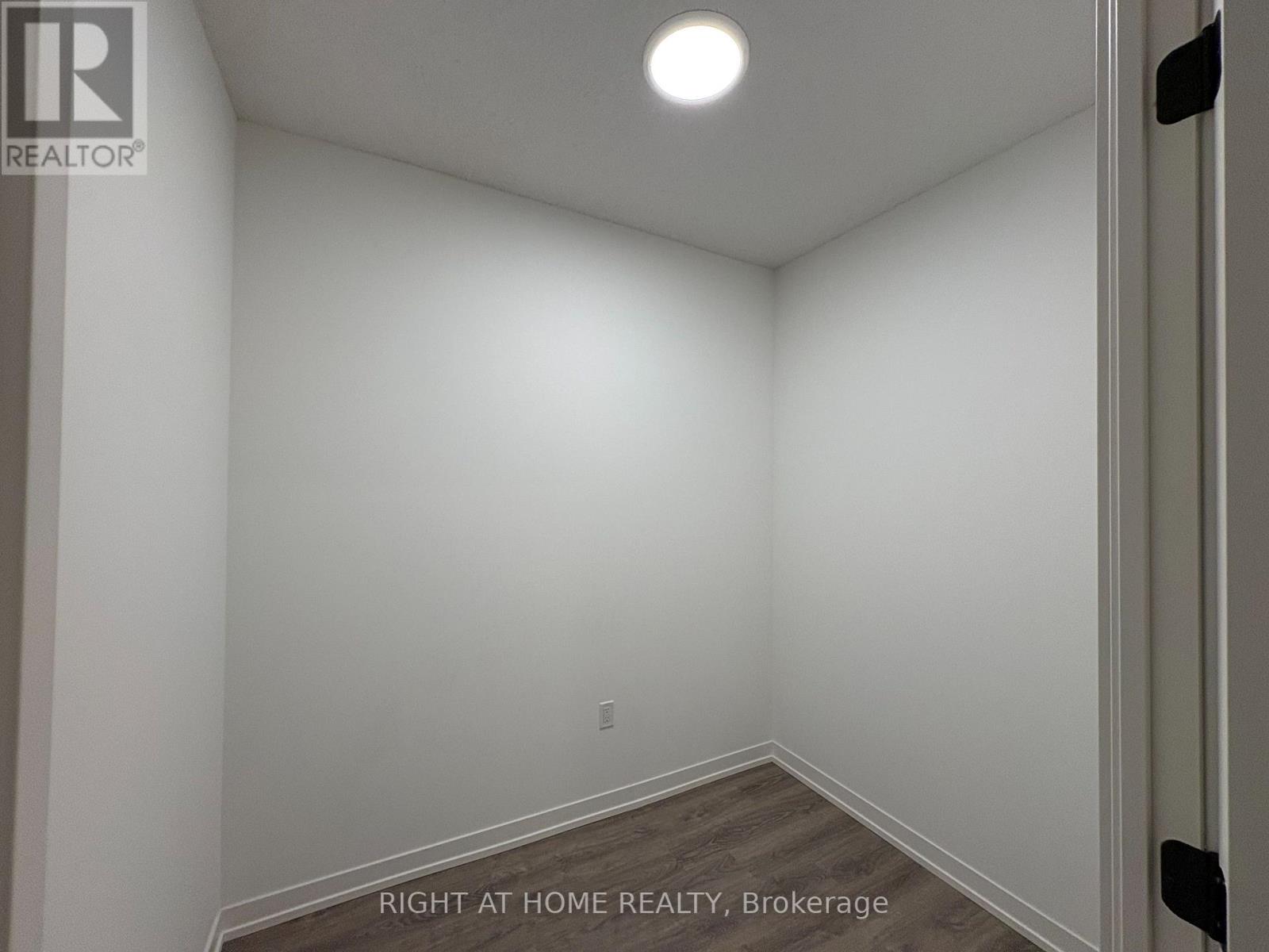 3215 - 8 Interchange Way, Vaughan, Ontario  L4K 0R2 - Photo 13 - N12613832