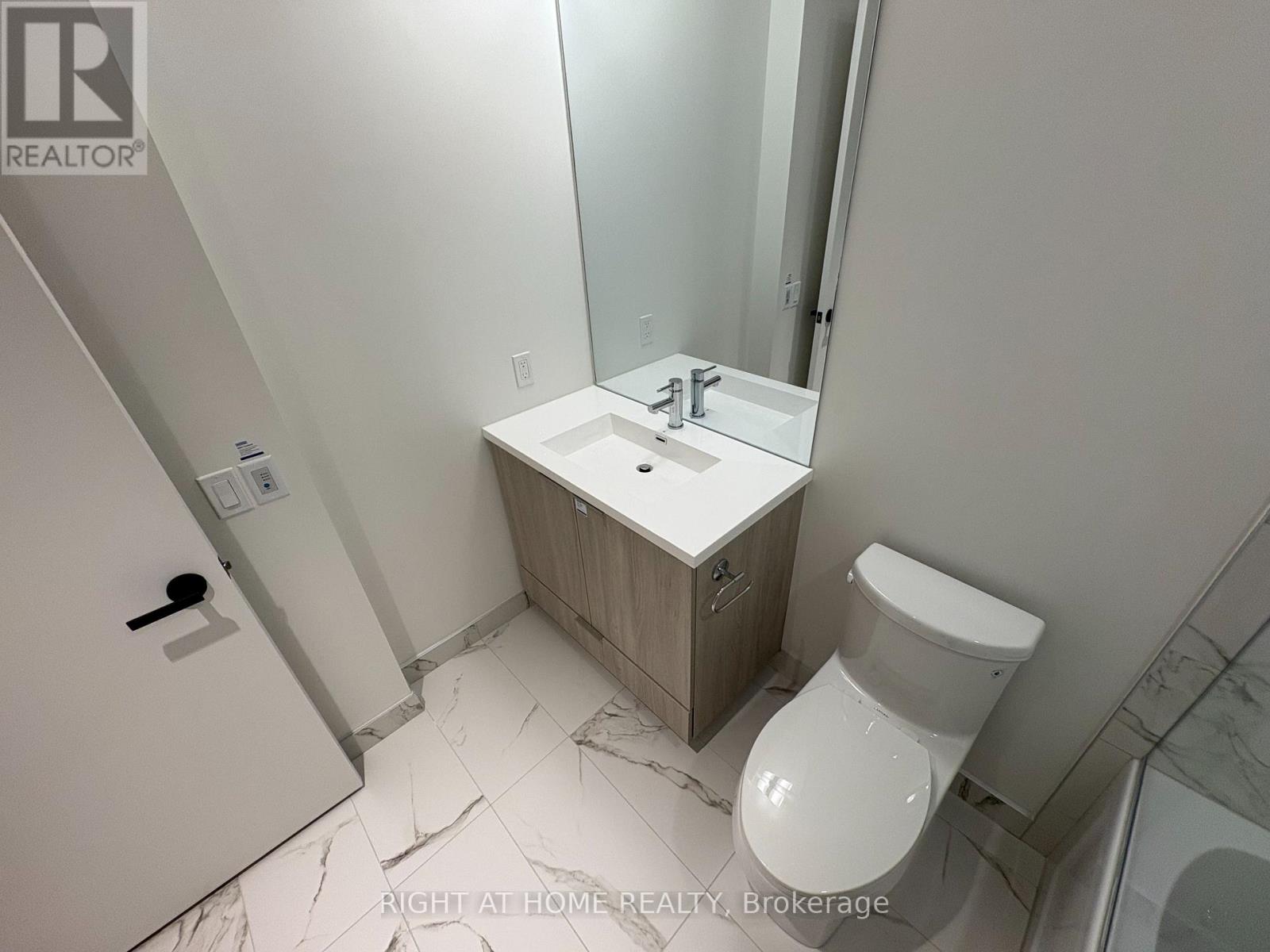 3215 - 8 Interchange Way, Vaughan, Ontario  L4K 0R2 - Photo 14 - N12613832