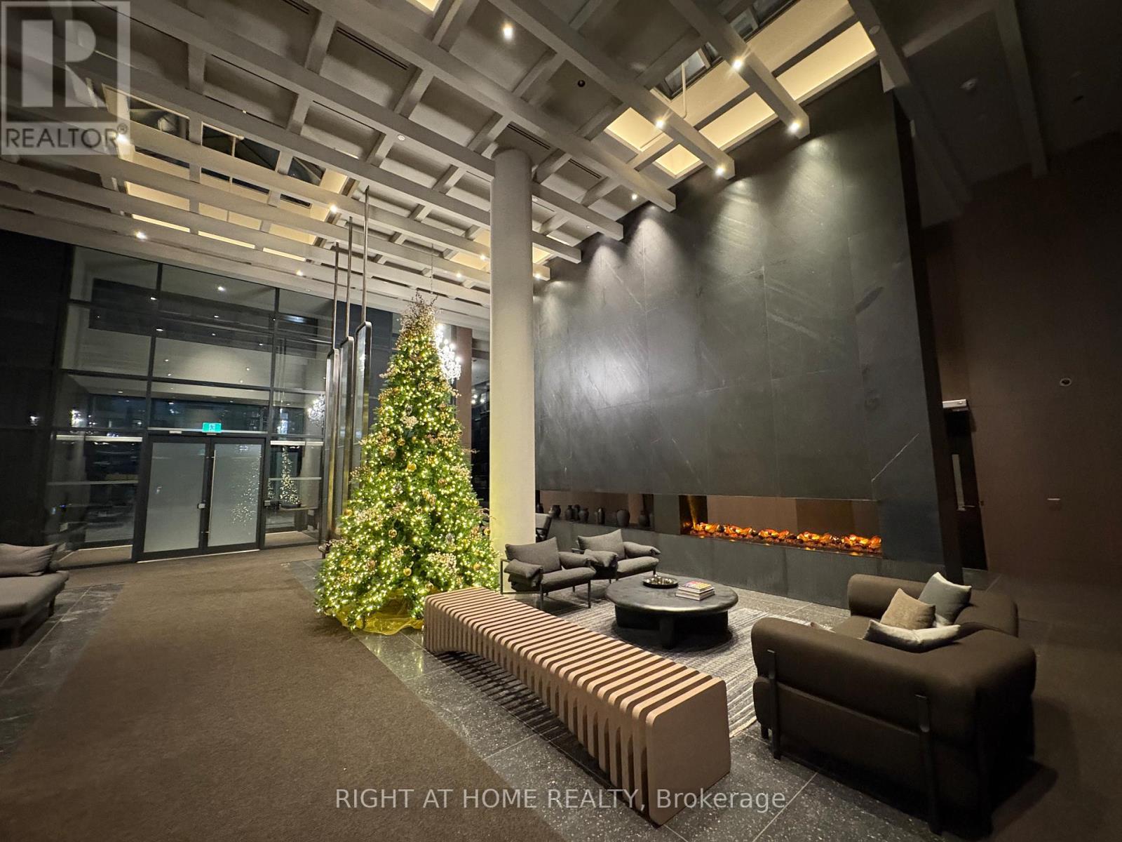 3215 - 8 Interchange Way, Vaughan, Ontario  L4K 0R2 - Photo 2 - N12613832