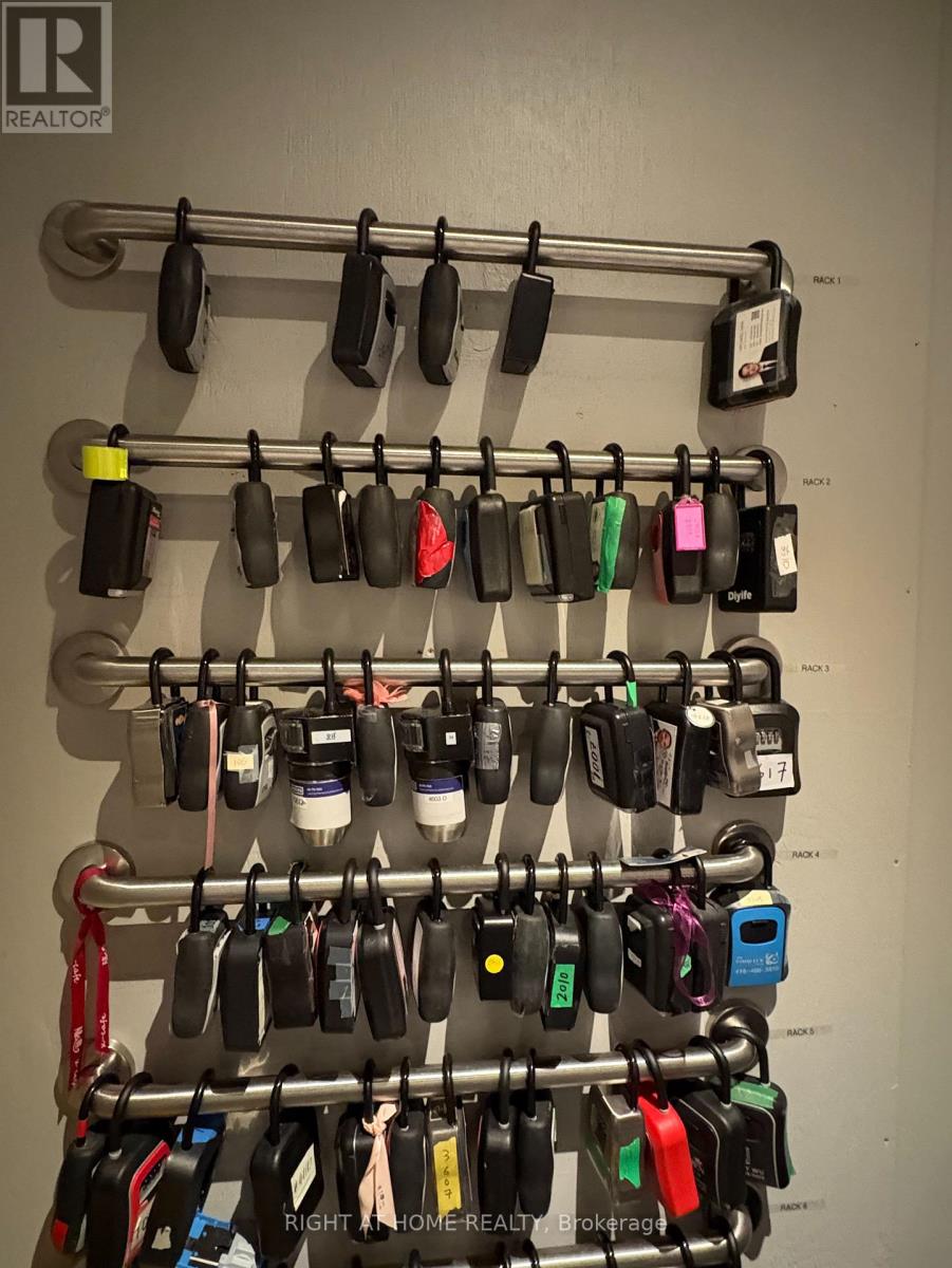 3215 - 8 Interchange Way, Vaughan, Ontario  L4K 0R2 - Photo 21 - N12613832