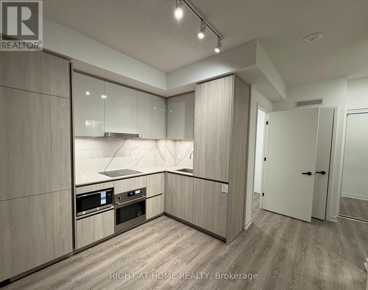 3215 - 8 Interchange Way, Vaughan, Ontario  L4K 0R2 - Photo 5 - N12613832