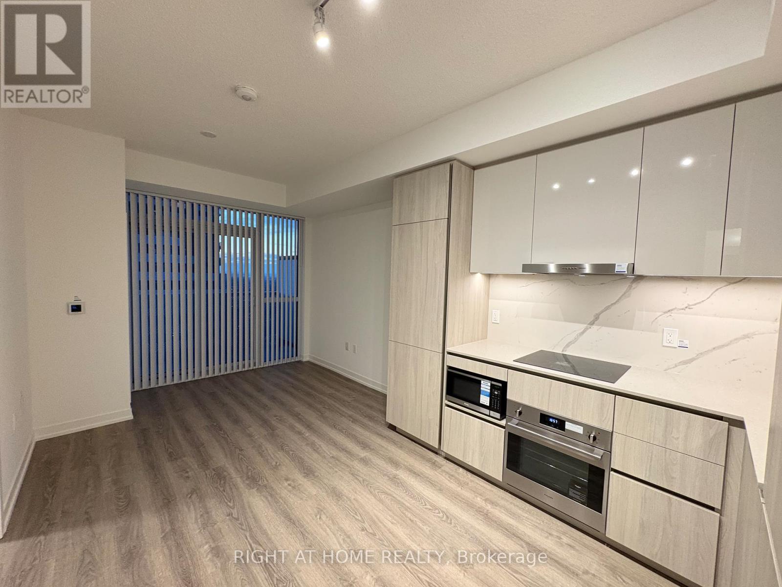 3215 - 8 Interchange Way, Vaughan, Ontario  L4K 0R2 - Photo 6 - N12613832