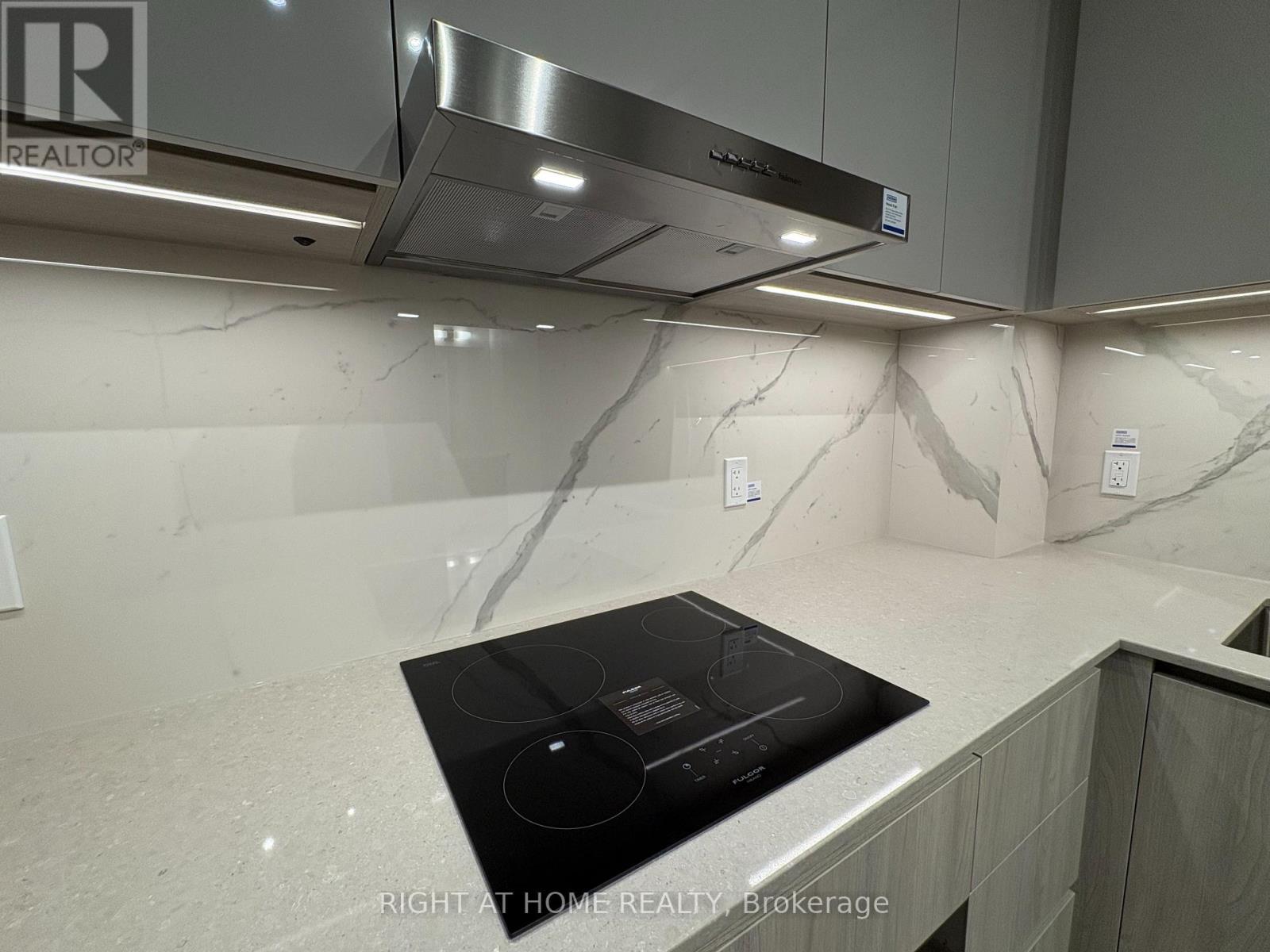 3215 - 8 Interchange Way, Vaughan, Ontario  L4K 0R2 - Photo 7 - N12613832