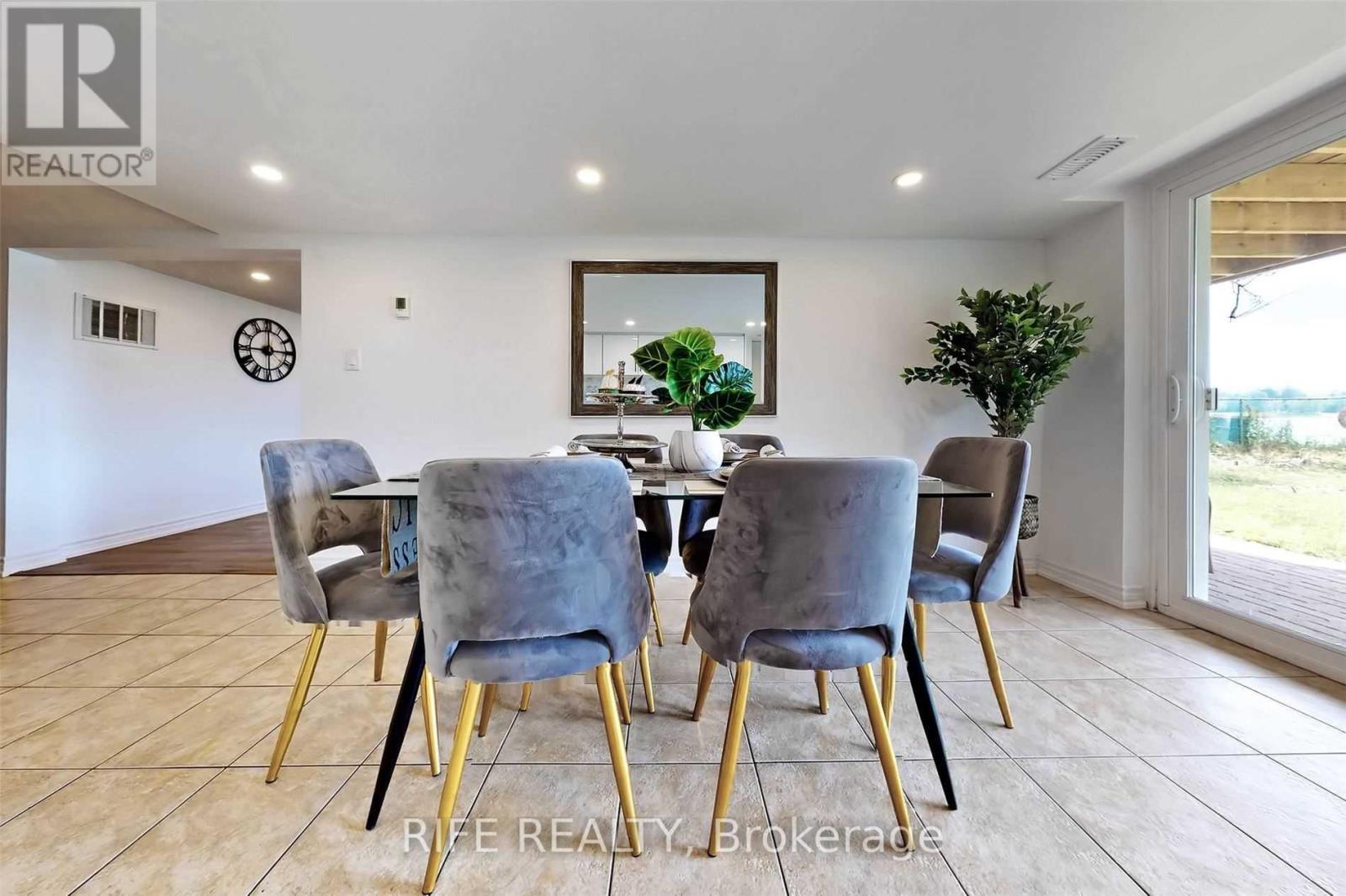 41 Connor Drive, Whitchurch-Stouffville, Ontario  L4A 7X3 - Photo 12 - N12613872