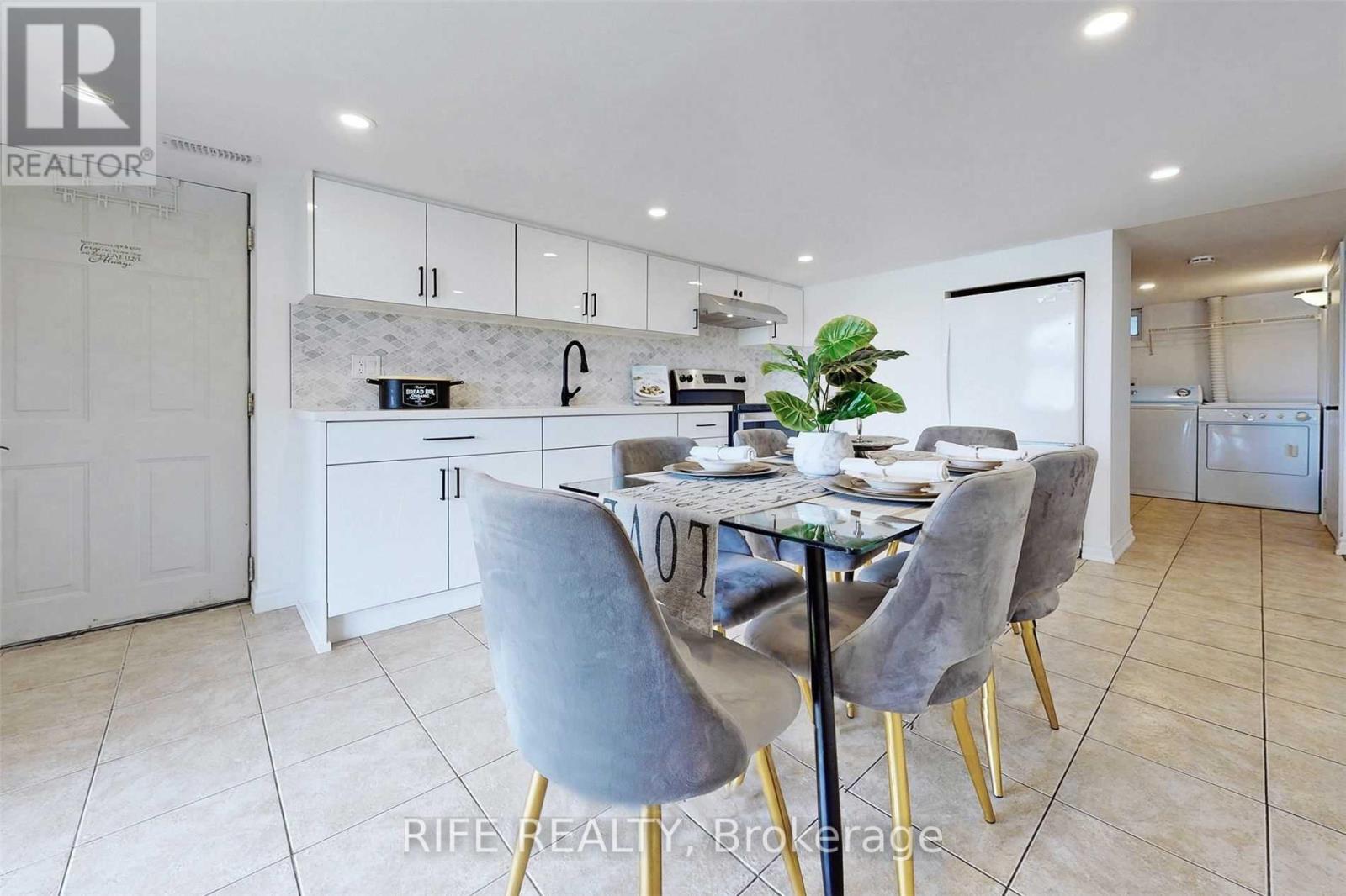 41 Connor Drive, Whitchurch-Stouffville, Ontario  L4A 7X3 - Photo 14 - N12613872