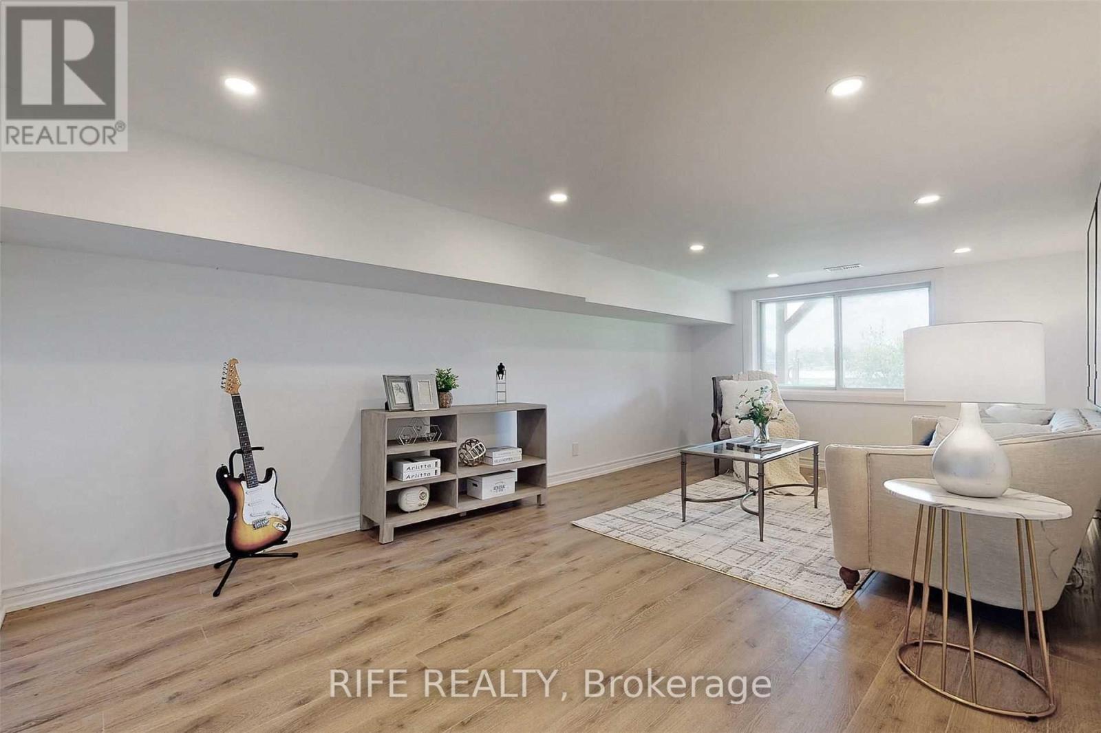 41 Connor Drive, Whitchurch-Stouffville, Ontario  L4A 7X3 - Photo 7 - N12613872