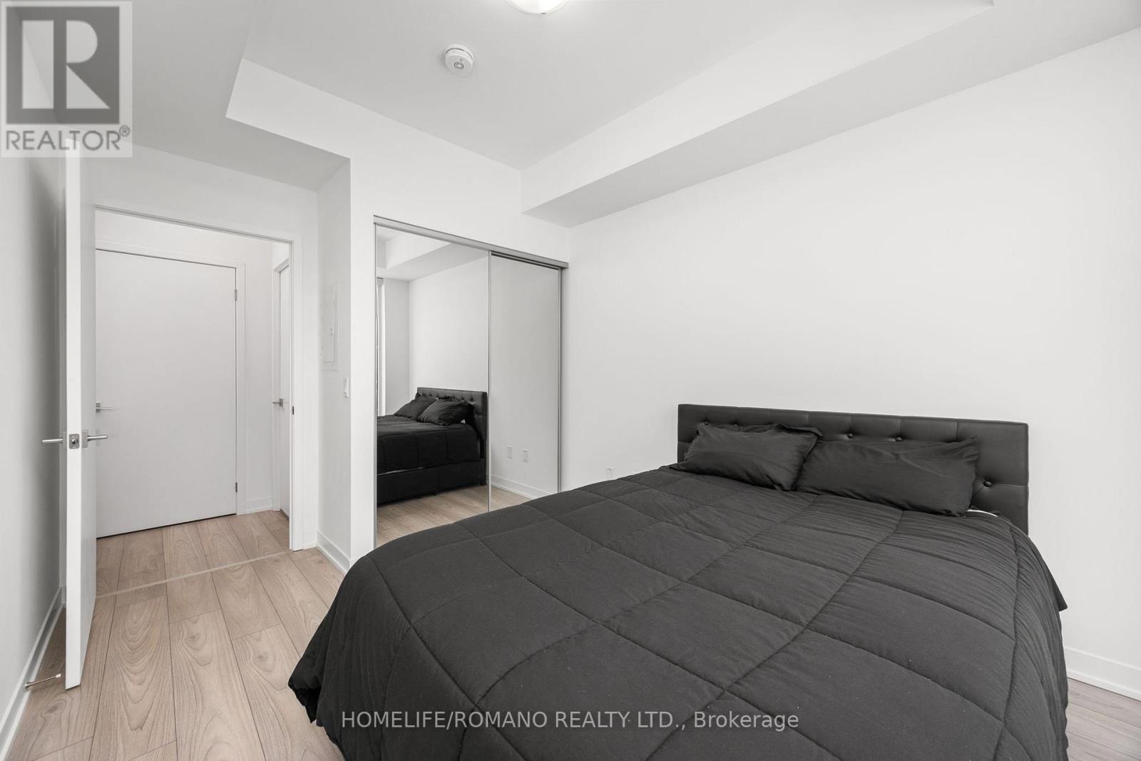 1426 - 498 Caldari Road, Vaughan, Ontario  L4K 2N9 - Photo 17 - N12613874