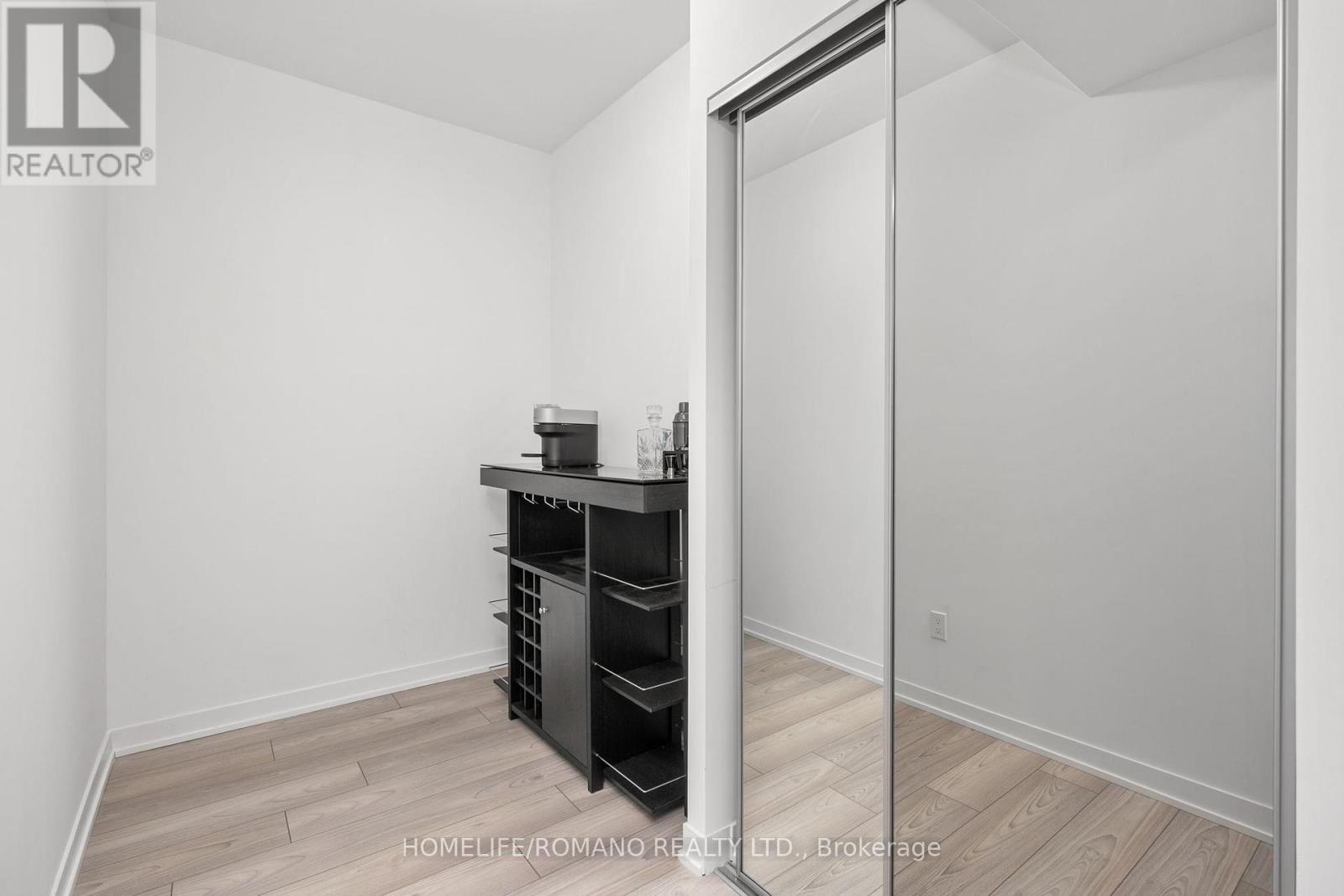 1426 - 498 Caldari Road, Vaughan (Concord), Ontario  L4K 2N9 - Photo 5 - N12613890